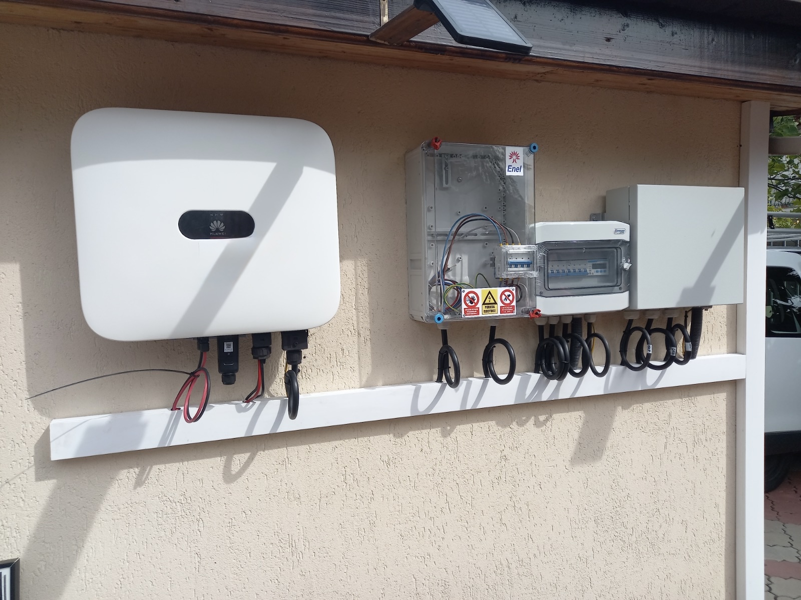 Invertor Huawei și tablou electric Enel — echipare prosumator